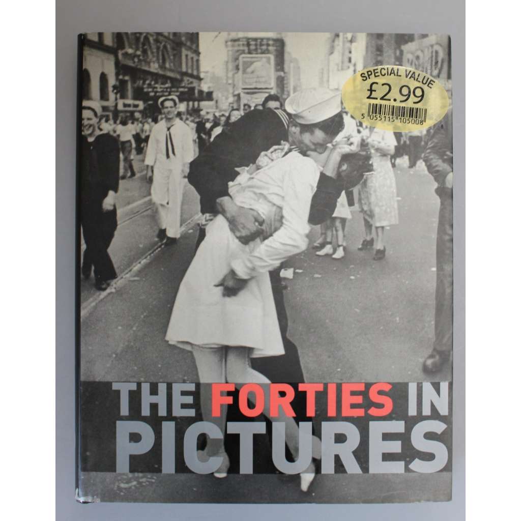 The Forties in Pictures (Čtyřicátá léta v obraze, fotografie, druhá světová válka, mj. Emil Zátopek, Mussolini, W. Churchill, M. Dietrich, Pollock, Chaplin)