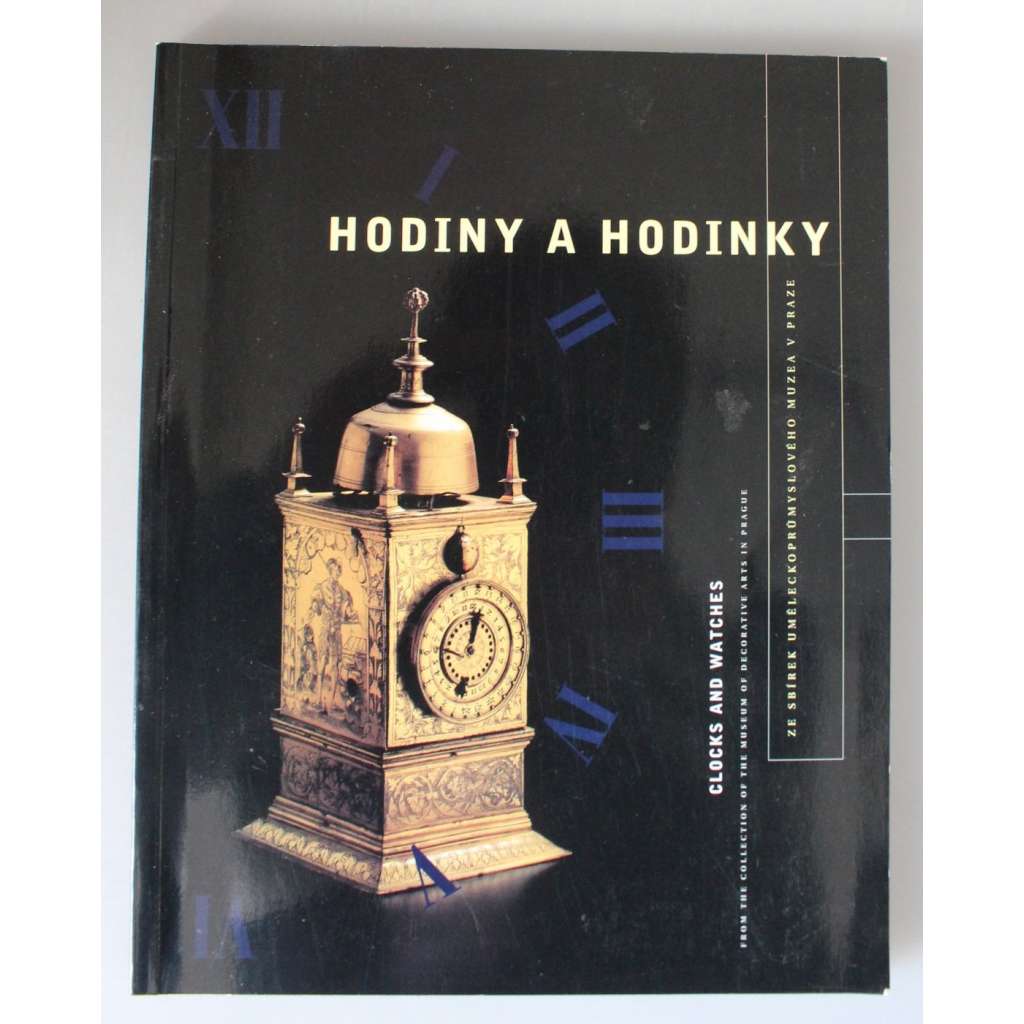 Hodiny a hodinky. Clock and watches. Ze sbírek Uměleckoprůmslového muzea v Praze (katalog, stolní hodiny, závěsné hodiny, užité umění)