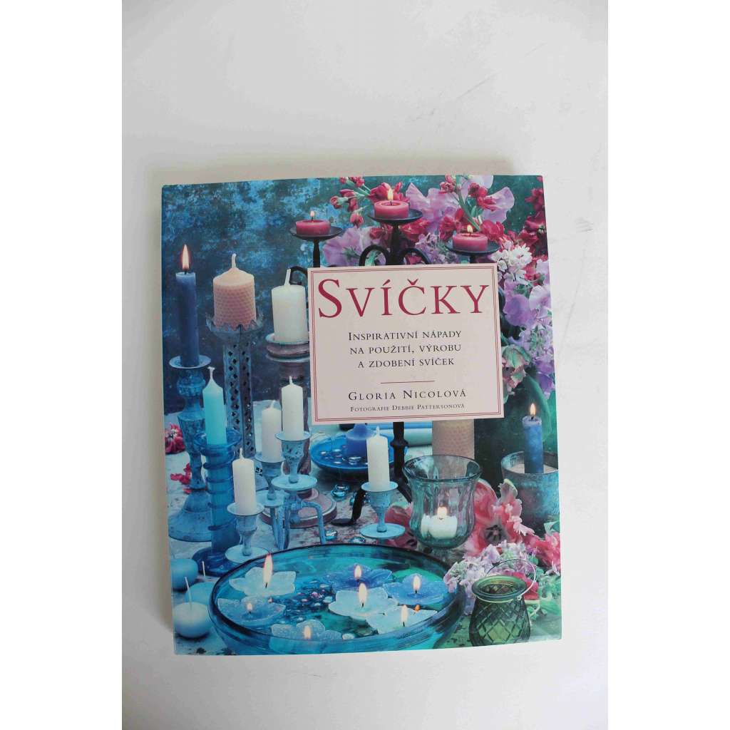 Svíčky. Inspirativní nápady na použití, výrobu a zdobení svíček (svícny, design, dekorace; fotografie Debbie Pettersonová)