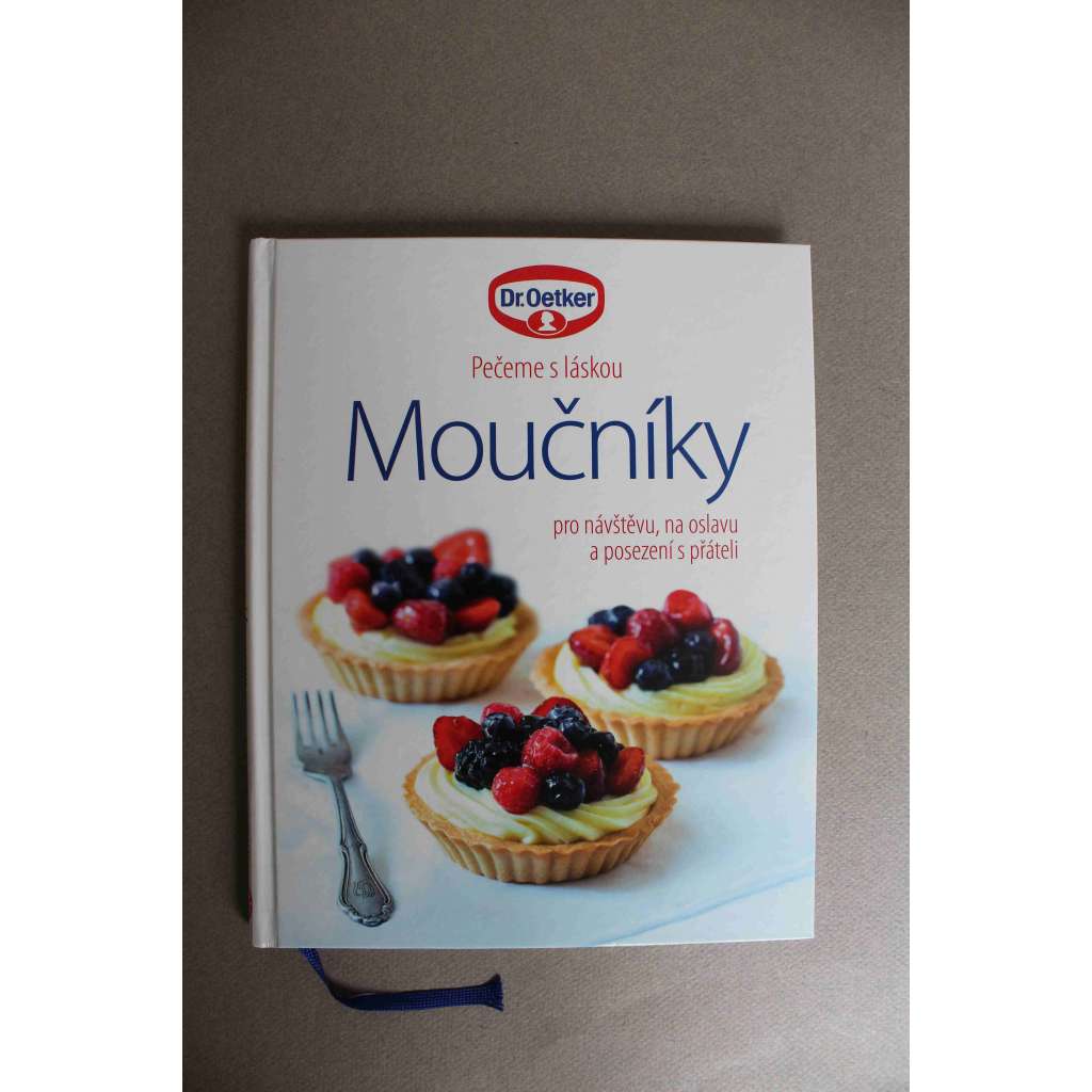 Moučníky pro návštěvu, na oslavu a posezení s přáteli (edice: Pečeme s láskou) (kuchařka, recepty, dezerty, dorty, koláče)