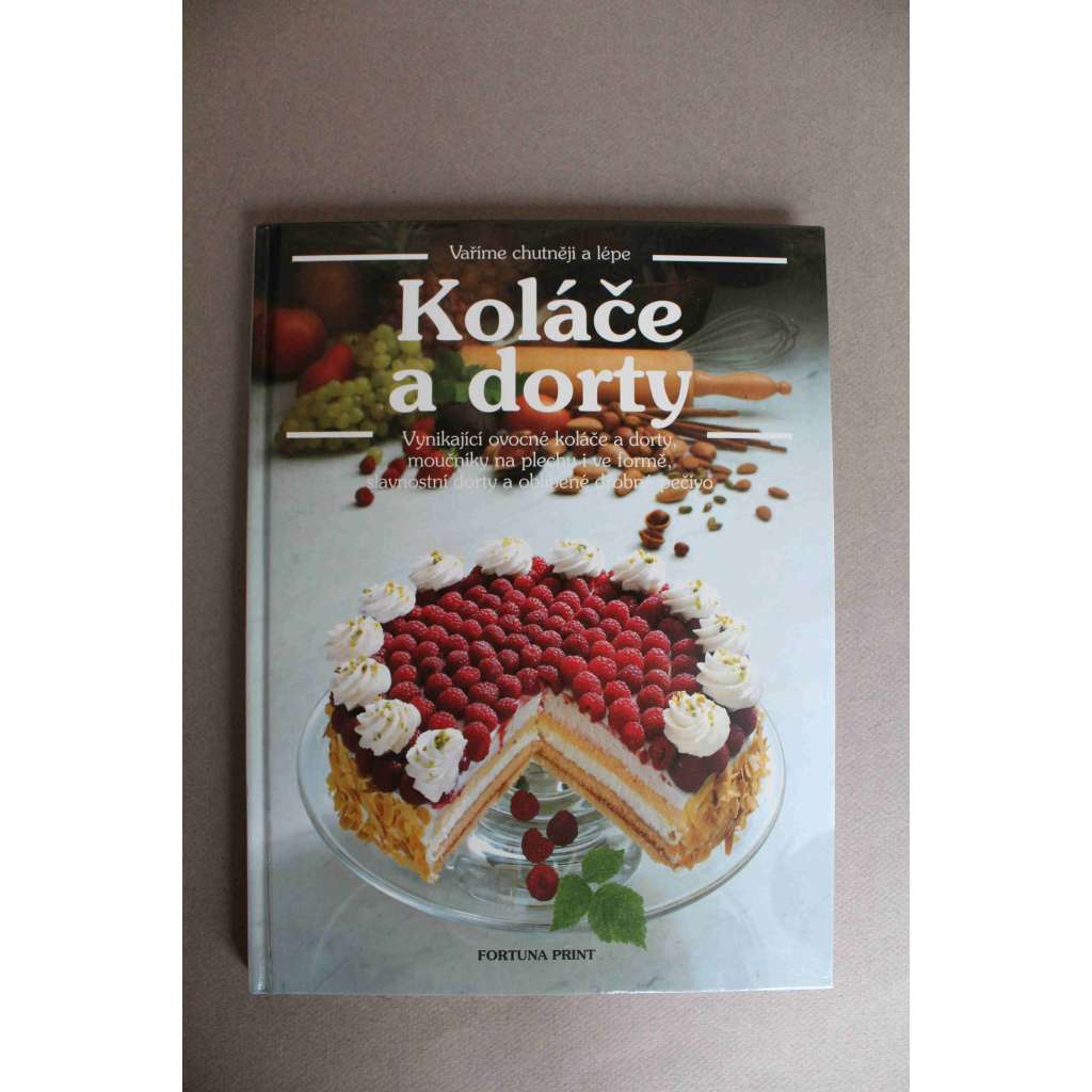 Koláče a dorty (Vaříme chutněji a lépe) (kuchařka, recepty, ovocné koláče, slavnostní dorty, koláče na plechu, druhy těsta)