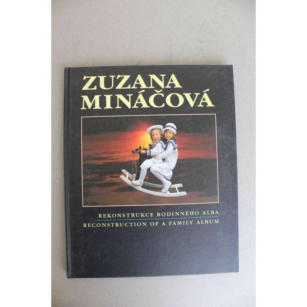 Rekonstrukce rodinného alba. Jako vzpomínka na ty, po kterých nezůstala ani jediná fotografie (vzpomínky, holokaust, fotoalbum, fotografie)