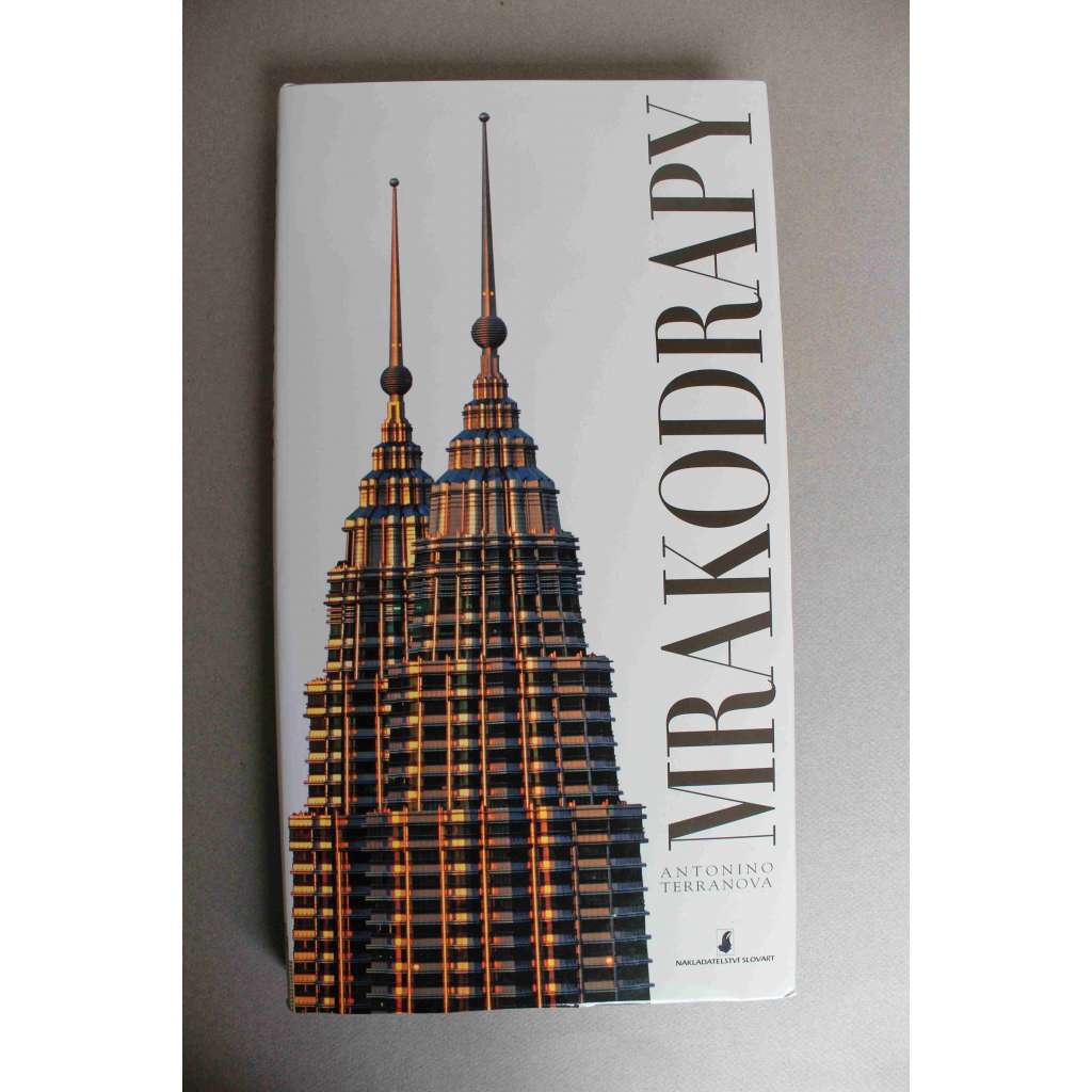 Mrakodrapy (architektura, fotografie, , mj. New York, Chrysler Building, Rockefeller Center, Empire State Building; Kuala Lumpur - Petronas Tower; Tokio - Tokijská radnice)
