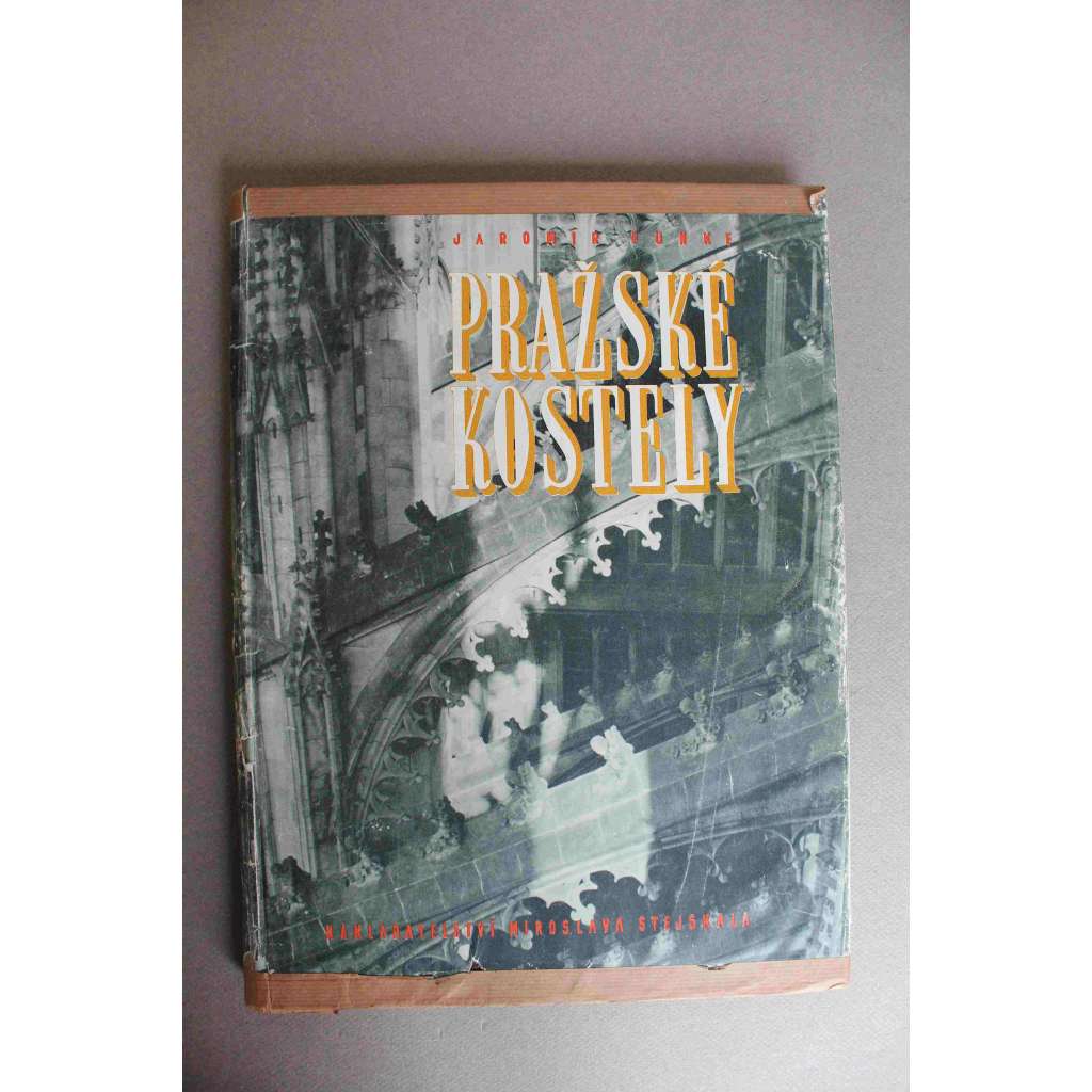 Pražské kostely (Praha, architektura, mj. chrám sv. Víta, kostel sv. Jiří, kostel. sv. Václava na Zderaze, Kostel p. Marie před Týnem; hlubotisk - fotografie Jaromír Funke)
