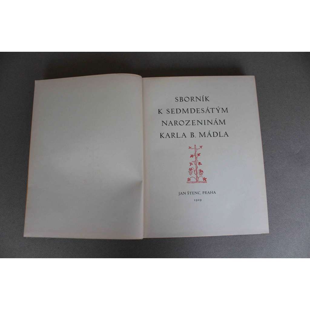 Sborník k 70. narozeninám K. B. Mádla (malířství, sochařství, mj. M. Švabinský - K. B. Mádl z května 1929. Původní litografie; Z. Wirth - K. B. Mádl, historik umění; J. Květ - Iluminátoři královny Rejčky; V. V. Štech - Z dílny M. Brauna)