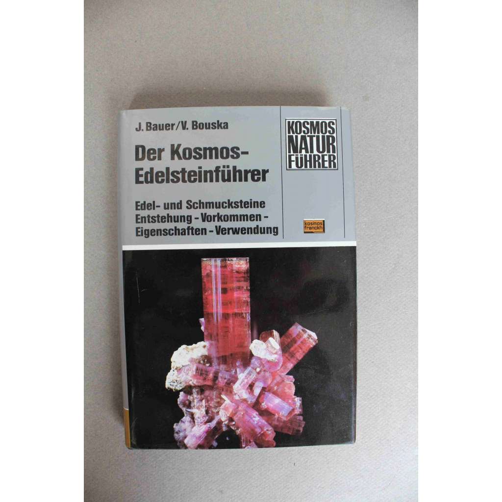 Der Kosmos - Edelsteinführer. Edel- und Schmucksteine (drahokamy, polodrahokamy, mj. diamant, korund, topas, olivín, achát, granát)