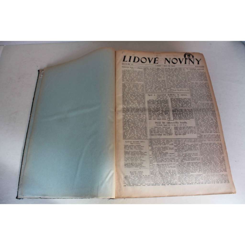 Lidové noviny 1929, roč. 37 (říjen-prosinec) (deník, první republika, mj. Bursovní pohroma v Americe [Krach na newyorské burze], Pilsudski, Jak se dělá zvukový film, O budoucnosti Prahy, Architekt Plečnik na Pražském hradě)