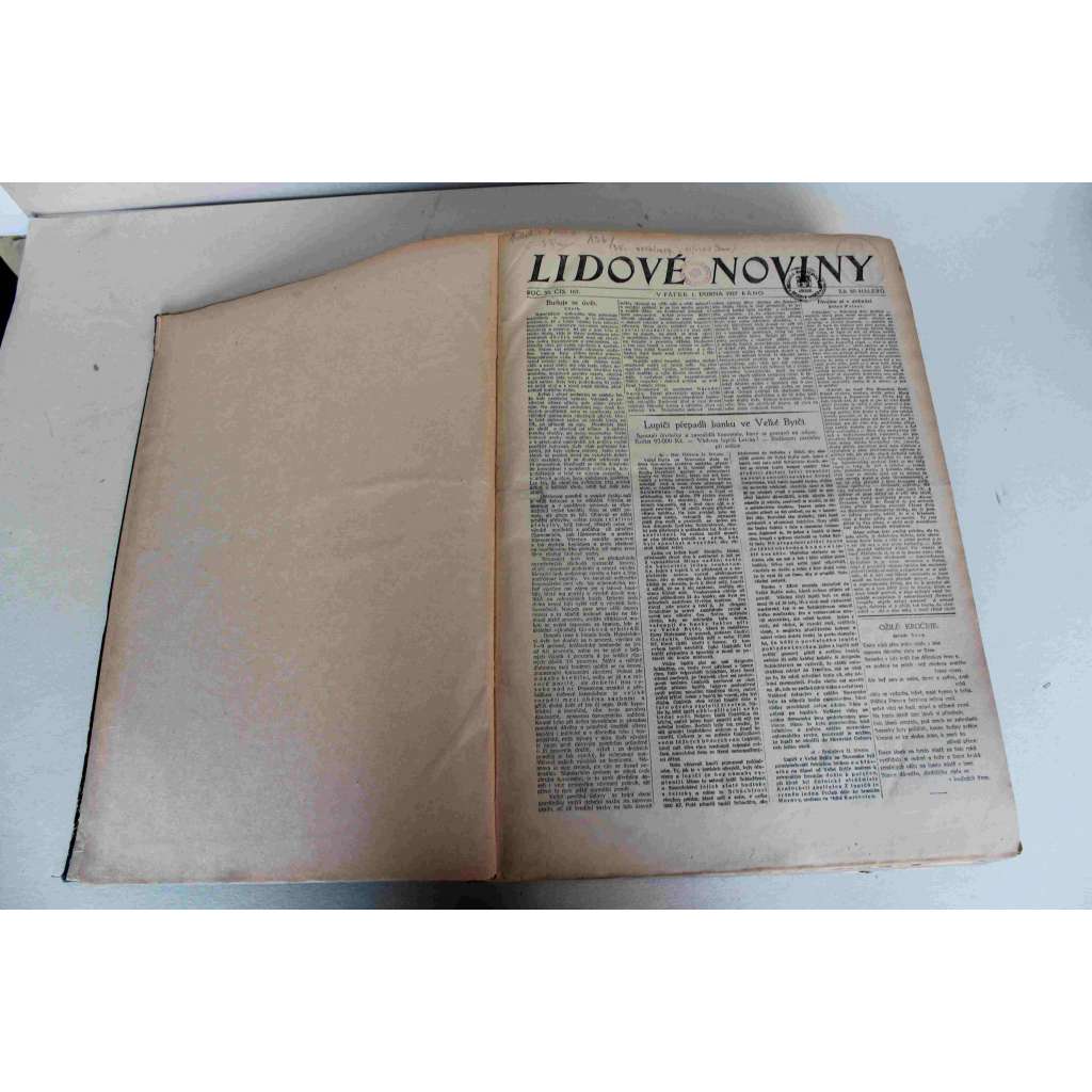 Lidové noviny 1927, roč. 35 (duben-červen) (deník, první republika, mj. Výstava soudobé kultury v Brně, Československé reparace, Loupež Velká Byteč, Generál Josef Šnejdárek, K. Čapek - Minda čili o chovu psů, Nový let z Ameriky do Evropy)