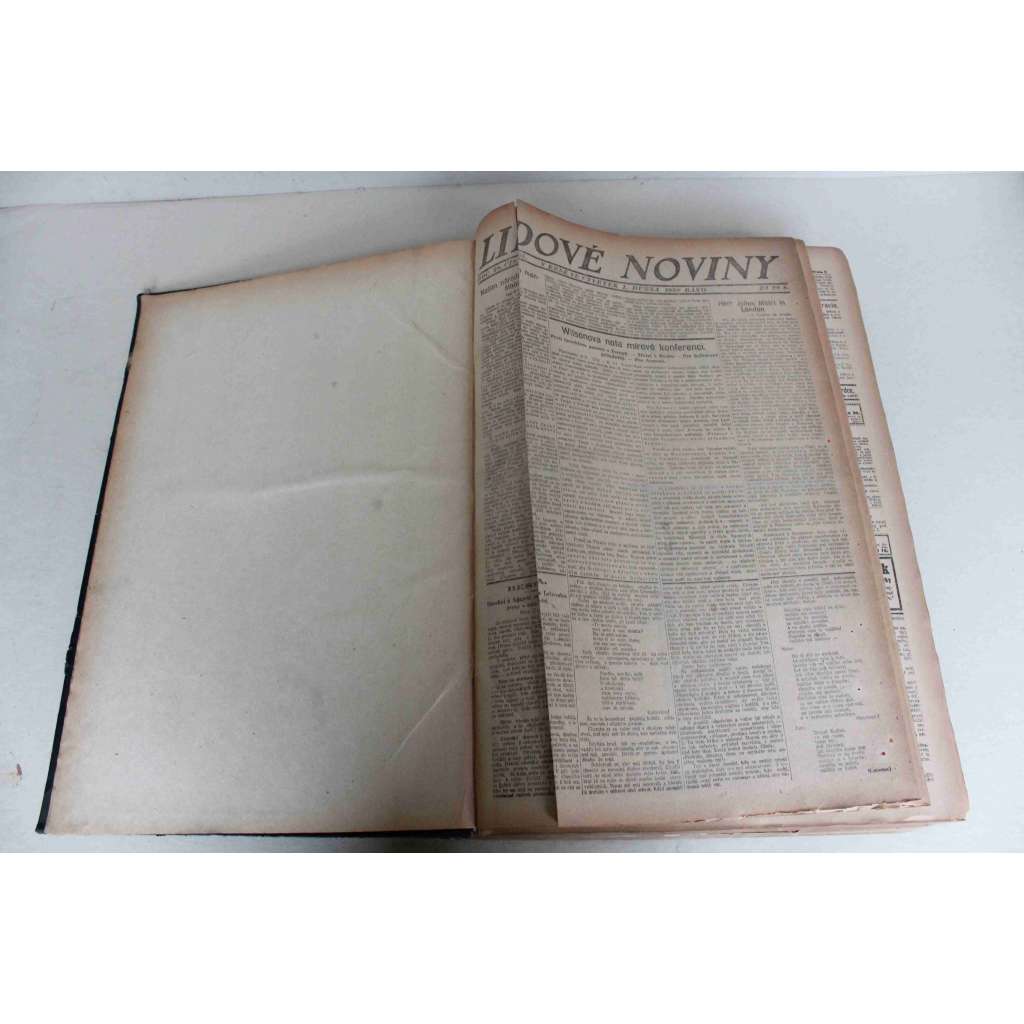 Lidové noviny 1920, roč. 28 (duben-červen) (deník, první republika, mj. Našim národním menšinám, Stav v Porúří se opět zhoršil, Nebezpečí revoluce v Irsku, Těšínsko, Odluka církve od státu, První slet sokolského dorostu)