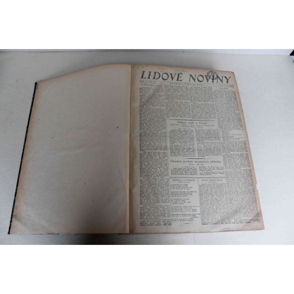 Lidové noviny 1925, roč. 33 (duben-červen) (deník, první republika, mj. Nezdar ostravské stávky, Vládní krise ve Francii, Úprava Podskalí, Hindenburg president, Pardubice, Britský rozpočet [Churchill], Amundsenův návrat)