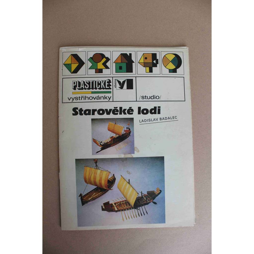 Starověké lodi. Plastické vystřihovánky (edice: Studio) (vystřihovánka, antika, římská říše, lodě)