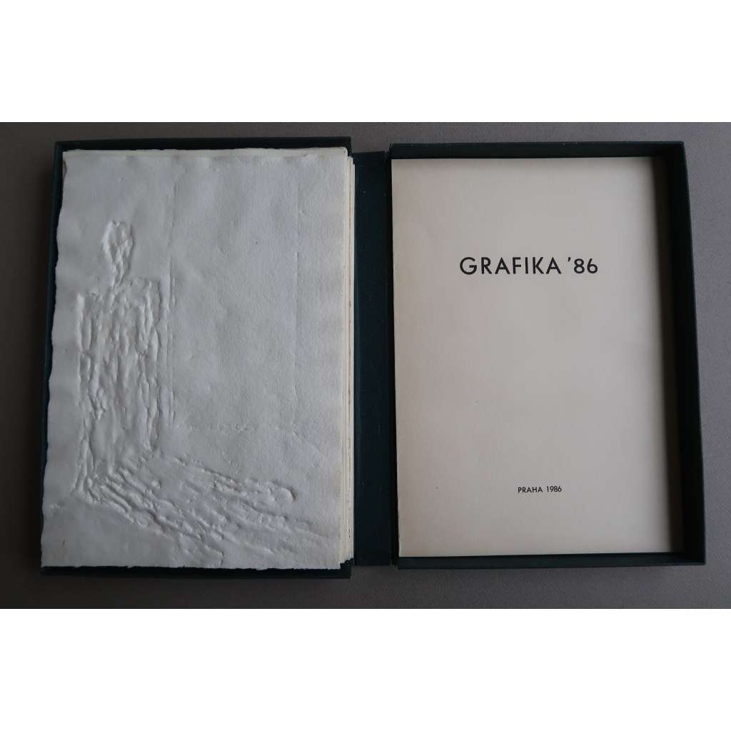 Grafika 1986 (album grafik - 43 ks) [mj. Jiří Lindovský, Olbram Zoubek, Eduad Ovčáček, Dana Puchnarová, Dalibor Matouš, Ondřej Michálek, Leonid Ochrymčuk, Dominika Schonová, Miroslav Stuchlík, Matěj Svoboda, Trhlíková, Jiří Voves,  Helena Wernischová ad.]