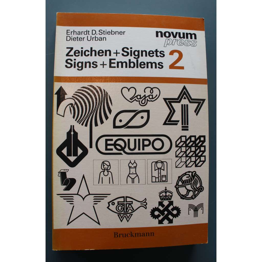 Zeichen + Signets 2; Signs + Emblems 2 (Novum press) (Znaky + loga; logo, design, typografie, mj. řez písma, piktogramy, F. Beltrán, A. Hahn, T. Popov)
