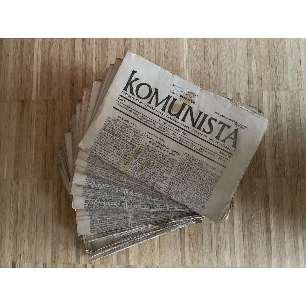 Komunista, ročník IV., čísla 1, 3-23, 25, 26, 31, 33, 35, 36, 38-40, 43-47, 49 a 51/1922 (staré noviny, 1. republika) - část poškoz.