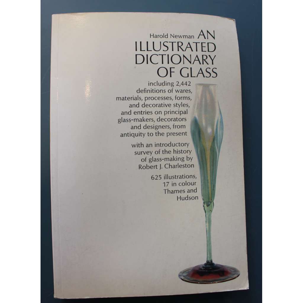 An Illustrated Dictionary of Glass (Ilustrovaný slovník skla, sklo, sklářství, mj. René Roubíček, České sklo, Pavel Hlava)