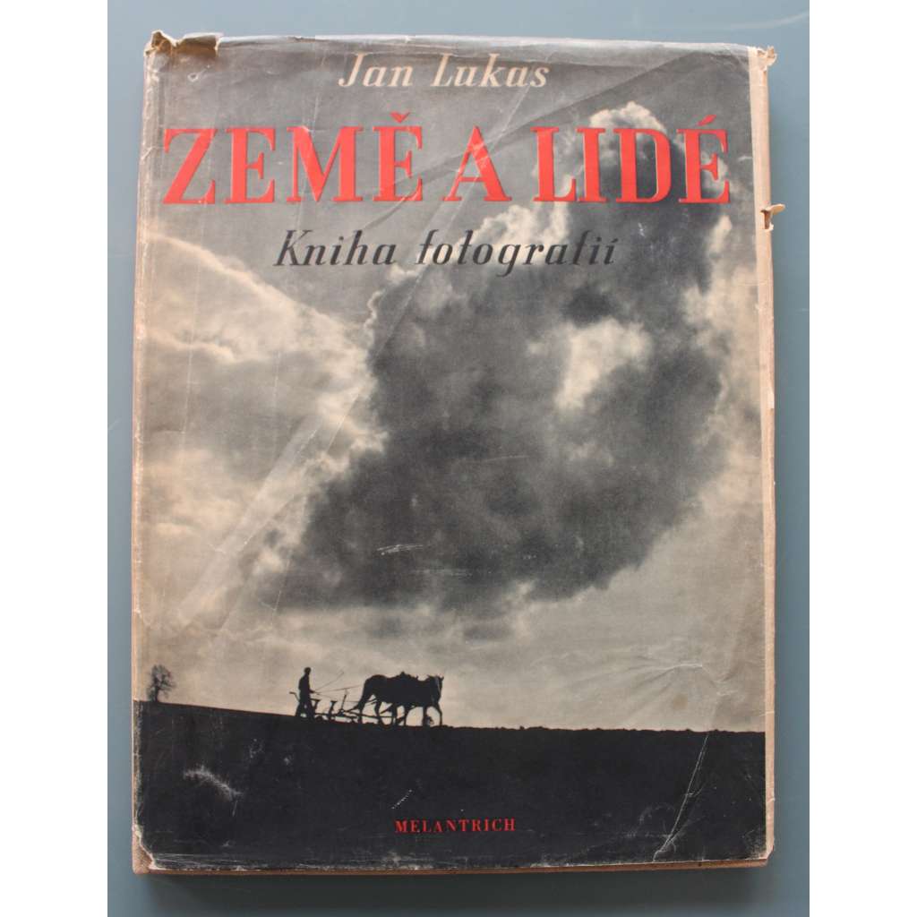 Země a lidé. Kniha fotografií (fotografie, Jan Lukas; hlubotisk)