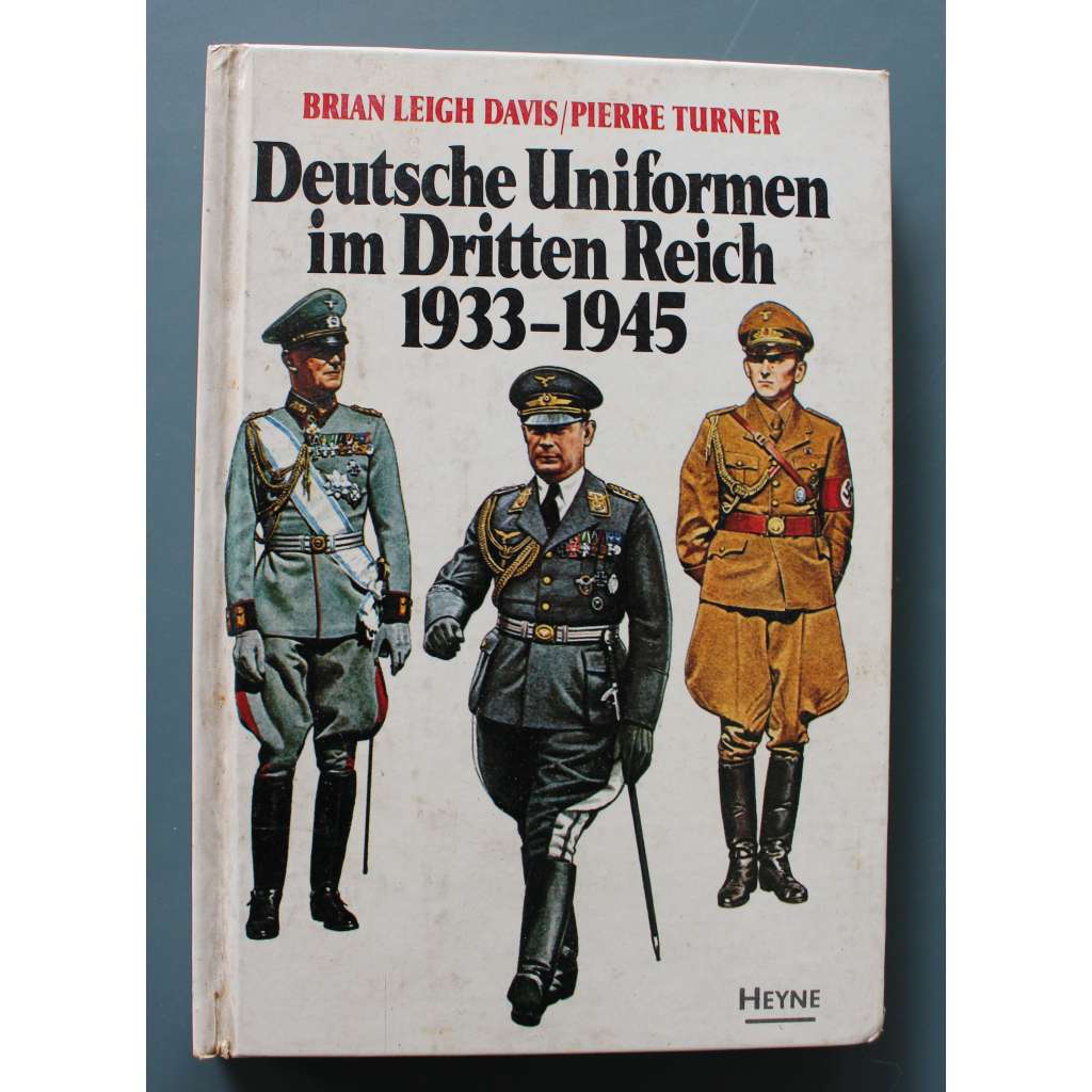 Deutsche Uniformen im Dritten Reich - 1933 - 1945 (Německé uniformy ve Třetí říši 1933 - 1945, druhá světová válka, Německo, mj. Adolf Hitler, SS, SA, Himmler, Heydrich, Göring)