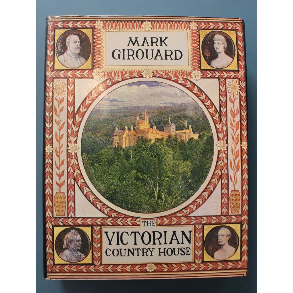 The Victorian Country House (Viktoriánský venkovský dům, Viktoriánská Anglie, Británie, architektura, mj. Cardiff Castle, Kelham Hall, Osborne)