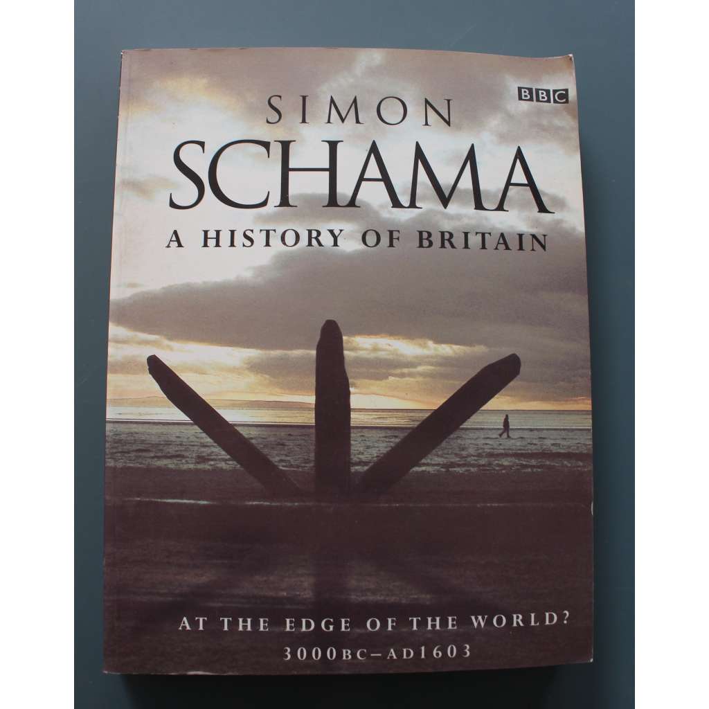 A History of Britain. At the Edge of the World? 3000 BC-AD 1603 (Dějiny Británie. Na okraji světa? 3000 př. n. l. – 1603 n. l., Anglie, historie, mj. Římská říše, Anglosasové, Bitva u Hastingsu, Jindřich VIII., Alžběta I.)