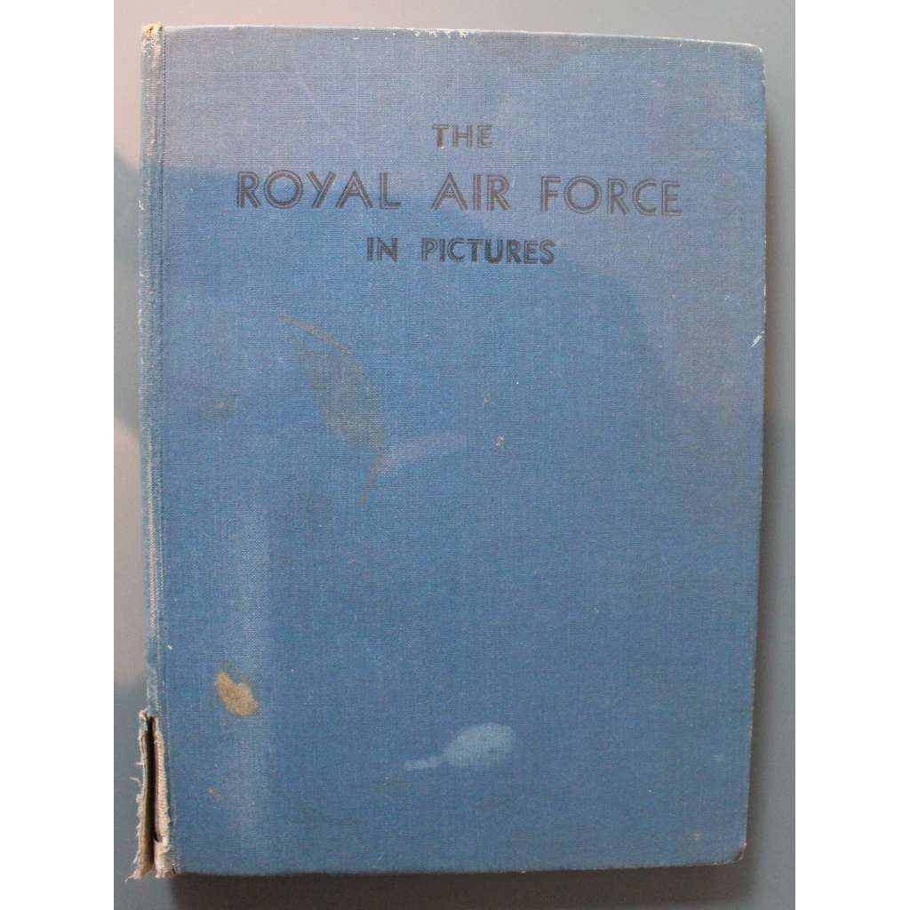 The Royal Air Force in Pictures (Královské letectvo v obrazech, RAF, druhá světová válka, leetctví, mj. Spitfire, Halifax, Boeing)