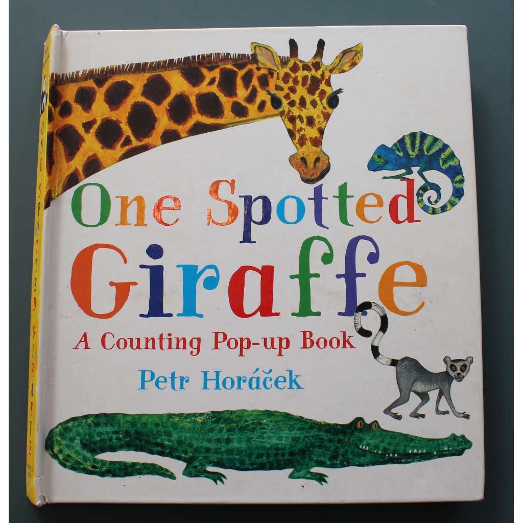 One Spotted Giraffe (Jedna skvrnitá žirafa, pohádka, pop-up kniha, prostorová publikace)