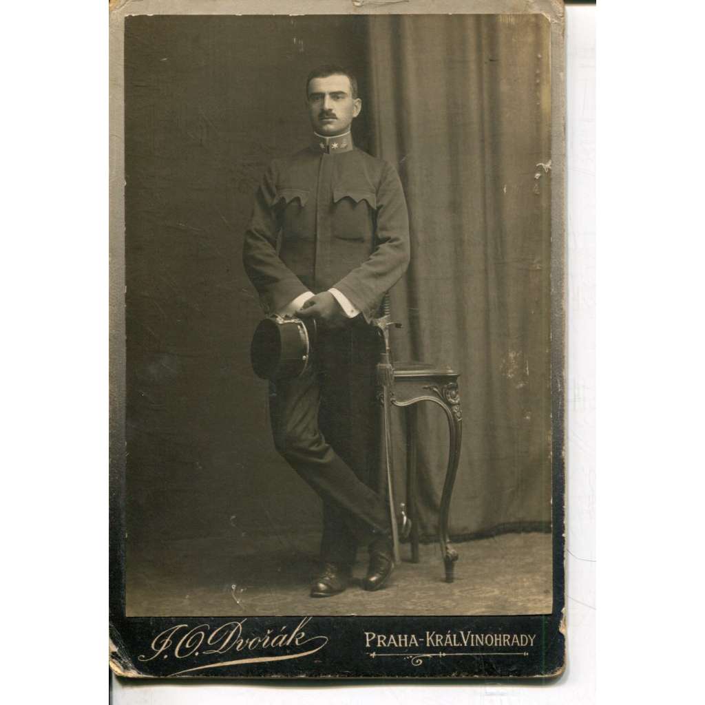 Stará fotografie - kabinetka (atelier Dvořák, Praha) Stará fotografie - kabinetka (atelier Dvořák, Praha)