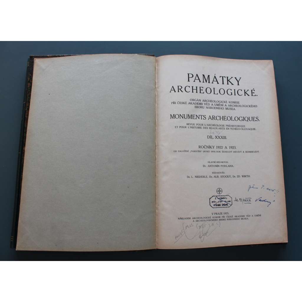 Památky archaeologické 1922-23, 2 svazky (časopis, archeologie, umění, mj. J. Eisner - Jihočeské mohyly, R. Kuchynka - Hagerovy fresky, A. Matějček - Příspěvky k dějinám deskového malířství českého, Z. Wirth - Betlémská kaple)