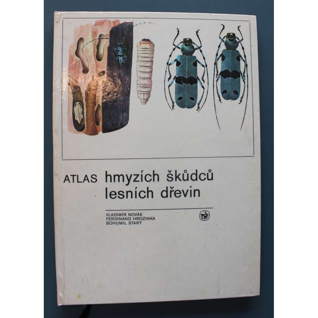 Atlas hmyzích škůdců lesních dřevin (škodlivý hmyz, les, stromy, mj. Obaleč, Tesařík, Lýkožrout, Korovnice, Pilatka)