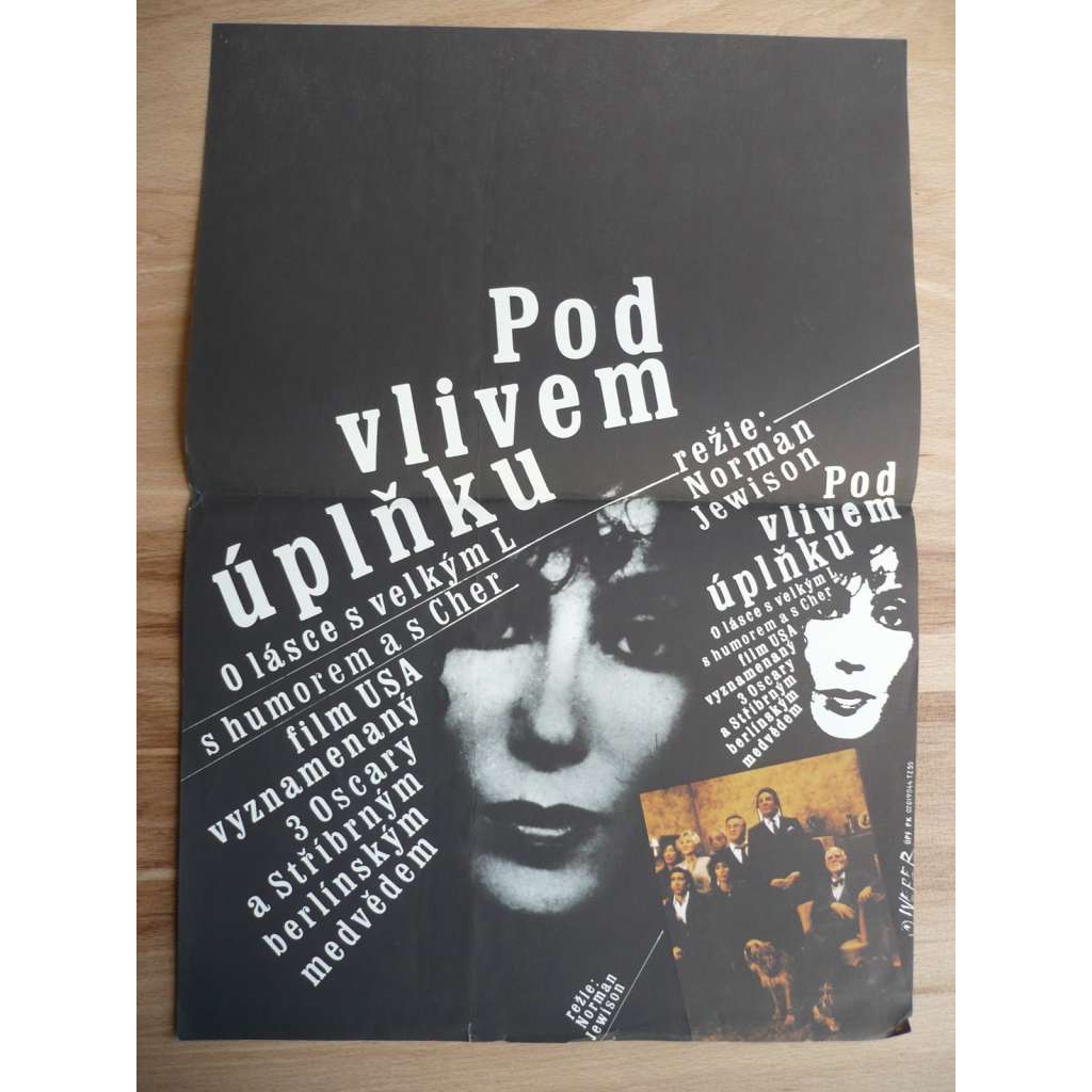 Pod vlivem úplňku (filmový plakát, film USA 1987, režie Norman Jewison, Hrají: Cher, Nicolas Cage, Vincent Gardenia, Olympia Dukakis)