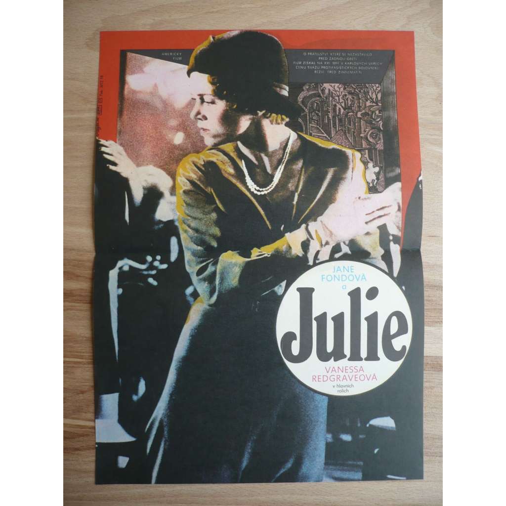Julie (filmový plakát, film USA 1977, režie Fred Zinnemann, Hrají: Jane Fonda, Vanessa Redgrave, Jason Robards)