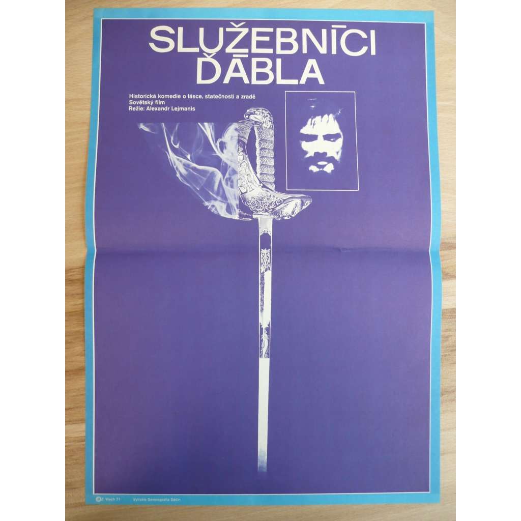 Služebníci ďábla (filmový plakát, film SSSR 1970, režie Aleksandrs Leimanis, Hrají: Eduards Pāvuls, Ingrīda Andriņa, Elza Radziņa)