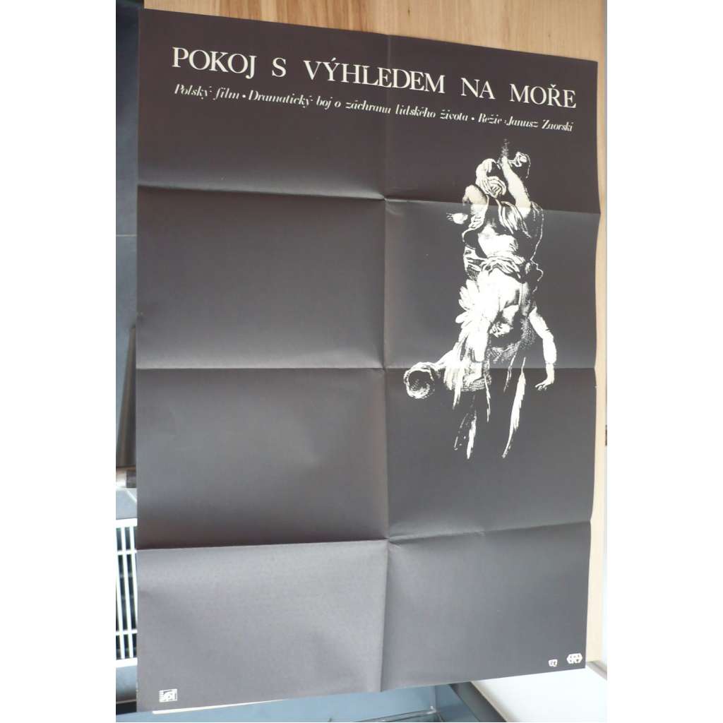 Pokoj s výhledem na moře (filmový plakát, film Polsko 1978, režie Janusz Zaorski, Hrají: Piotr Fronczewski, Gustaw Holoubek, Iwona Biernacka)