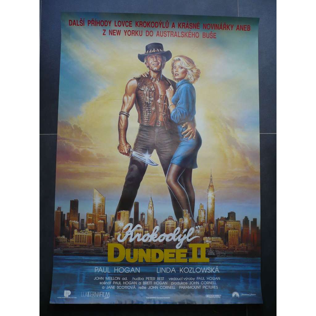 Krokodýl Dundee 2 (filmový plakát, film USA 1988, režie John Cornell, Hrají: Paul Hogan, Linda Kozlowski, John Meillon)