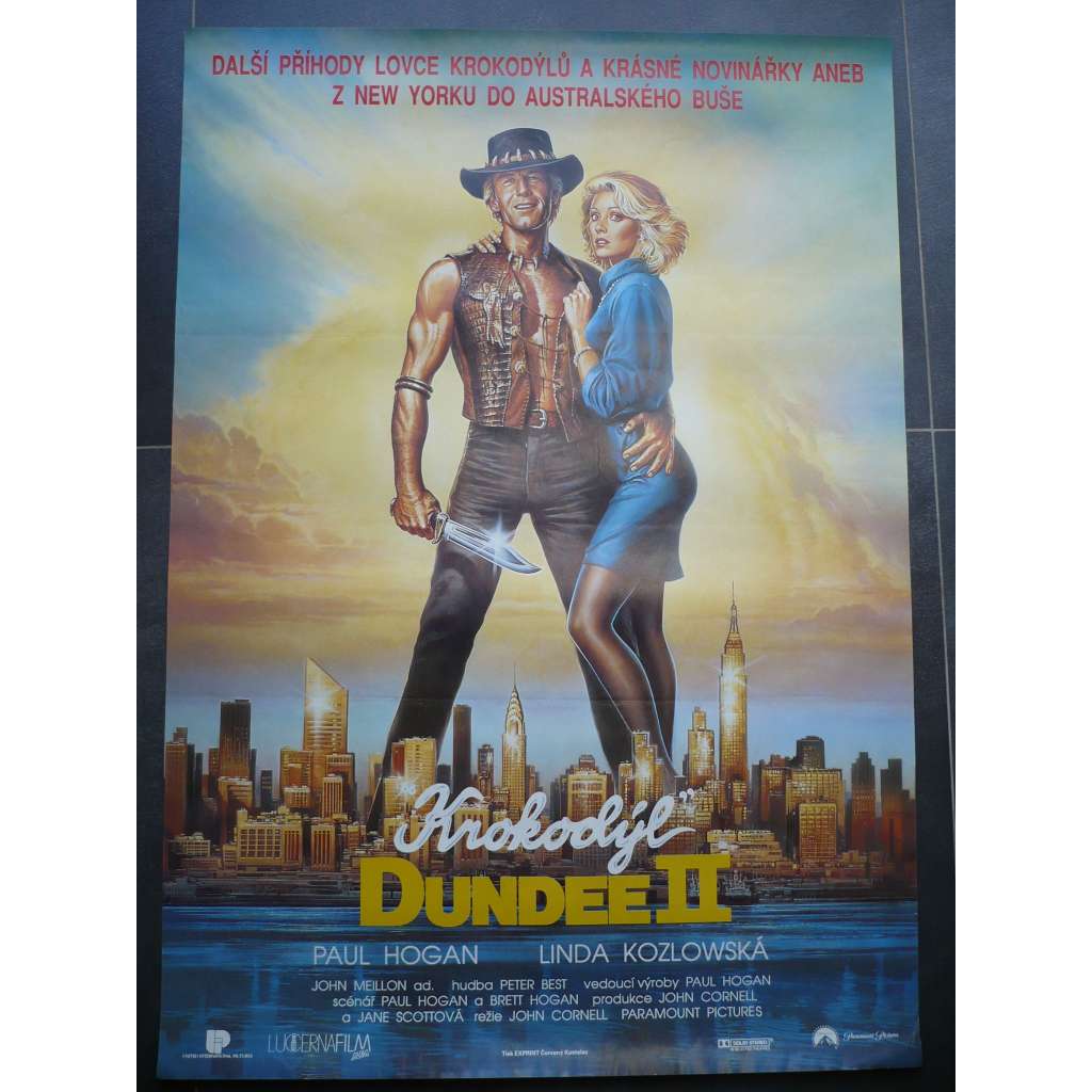 Krokodýl Dundee 2 (filmový plakát, film USA 1988, režie John Cornell, Hrají: Paul Hogan, Linda Kozlowski, John Meillon)(filmový plakát, film USA XXXX, režie