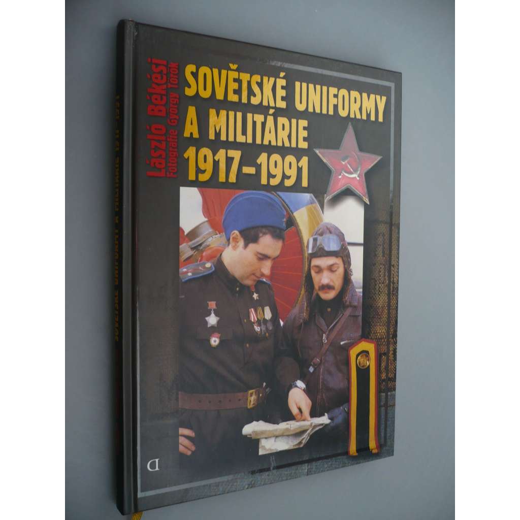 Sovětské uniformy a militárie 1917 - 1991 [uniforma, fotogrfie]