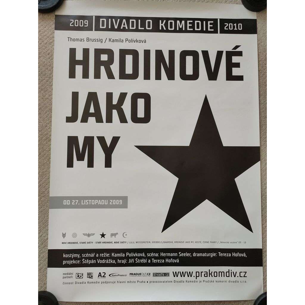 Hrdinové jako my - Thomas Brussig, Kamila Polívková - Divadlo Komedie 2009, 2010 - reklamní plakát