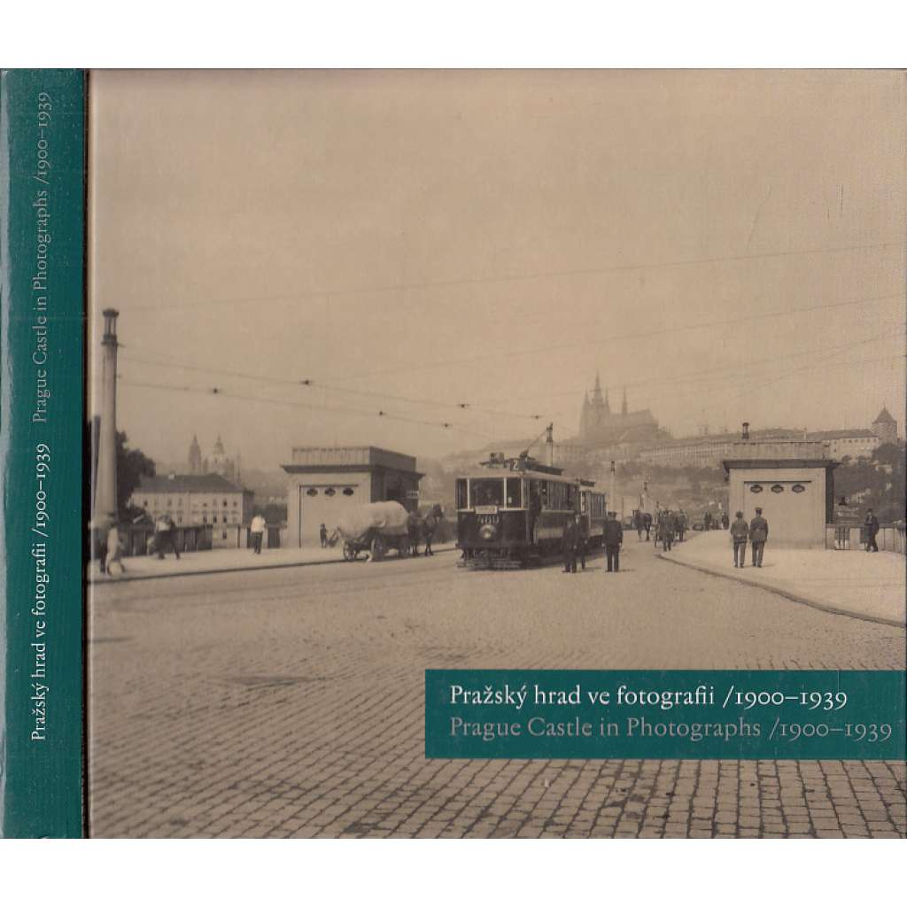 Pražský hrad ve fotografii 1900-1939 / Prague Castle in Photographs 1900-1939