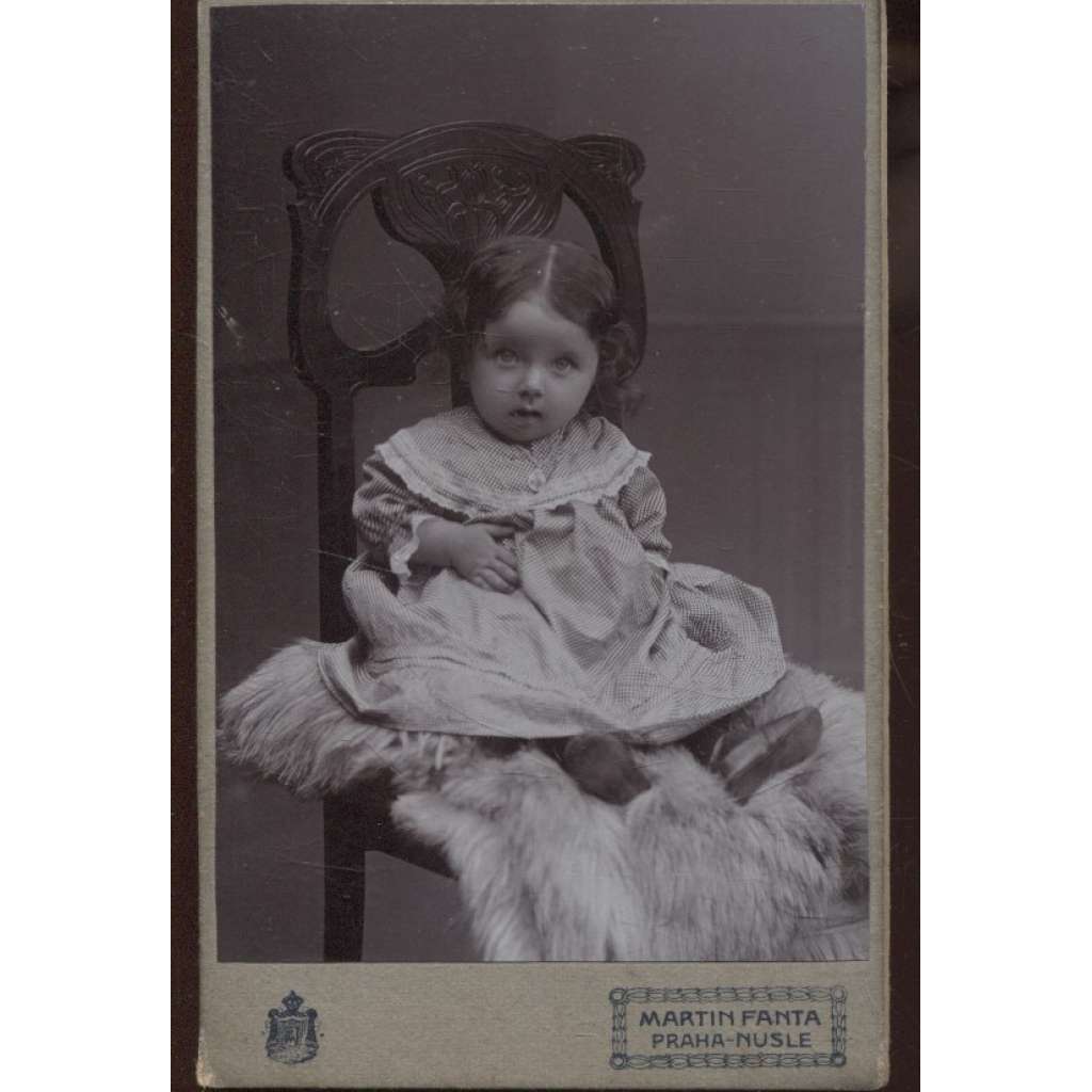 Stará fotografie - kabinetka (Atelier Martin Fanta, Praha-Nusle) - dítě