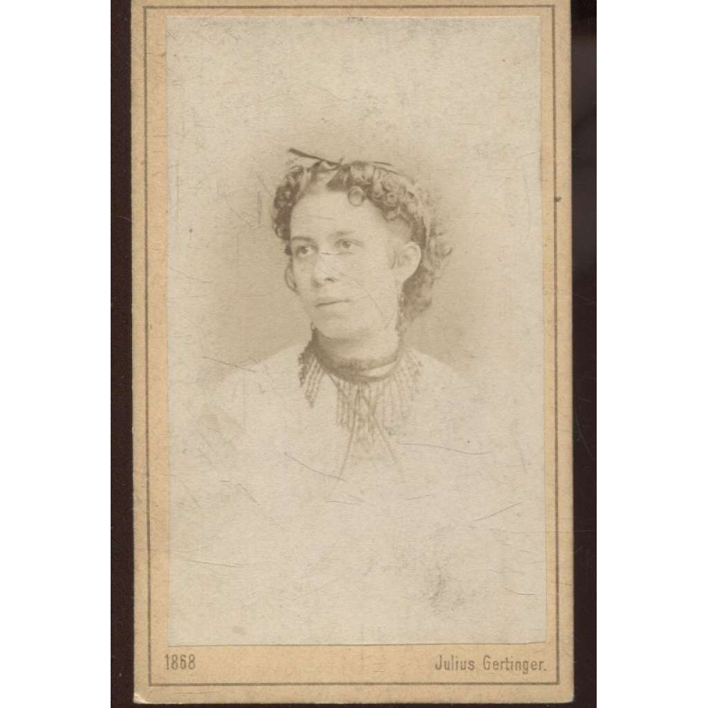 Stará fotografie - kabinetka (Julius Gertinger) - žena