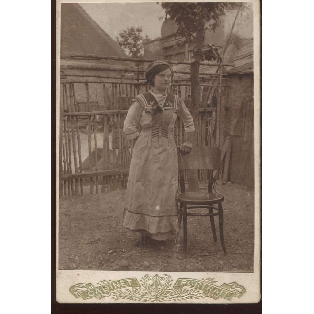 Stará fotografie - kabinetka (žena)