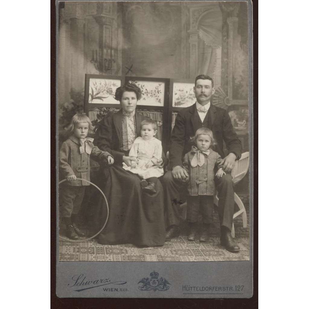 Stará fotografie - kabinetka (Adolf Schwarz, Vídeň) - rodina