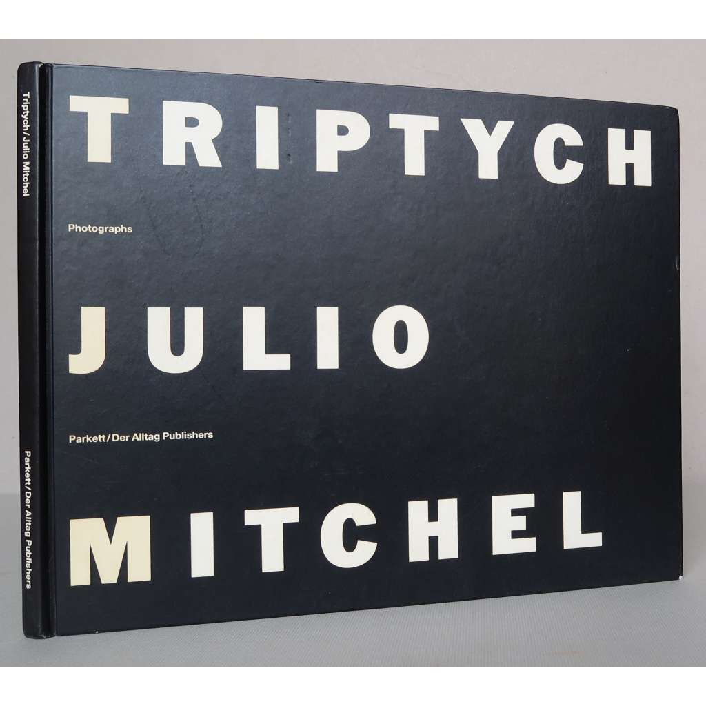Julio Mitchel: Triptych. Photographs [fotografie, triptych válka - smrt - láska; podpis fotografa]