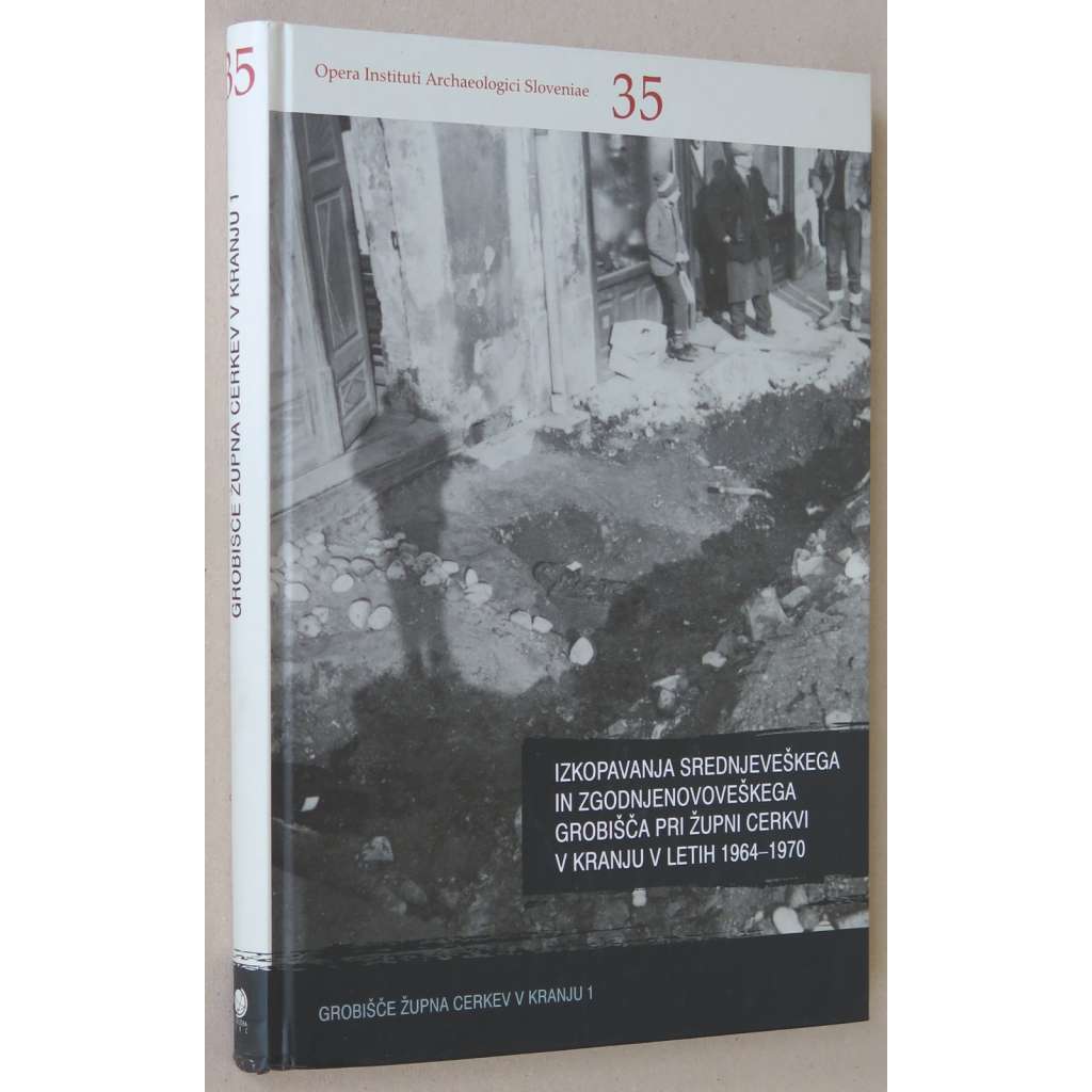 Izkopavanja srednjeveškega in zgodnjenovoveškega grobišča pri Župni cerkvi v Kranju [archeologie; Slovinsko]