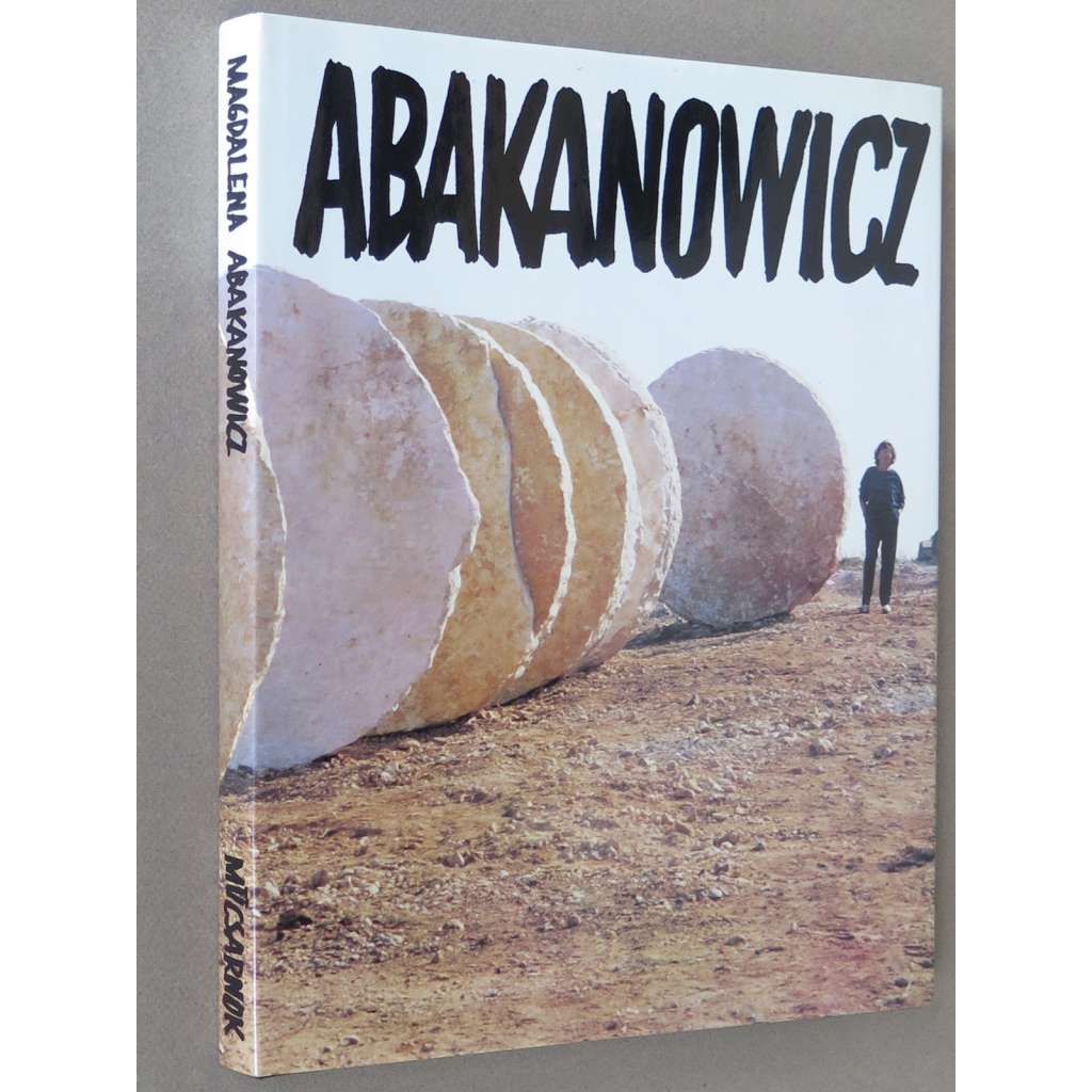 Magdalena Abakanowicz [plastiky; plastika; polské moderní umění; Polsko; sochařství; sochy; textil; katalog]
