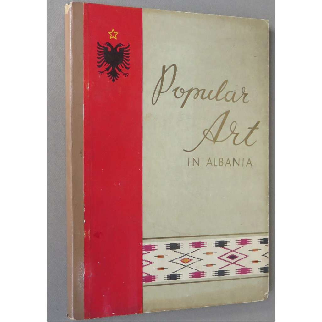 Popular Art in Albania [Albánie; lidové umění; etnografie; kroje; oděv; textil; řemeslo; řemesla; lidová architektura]