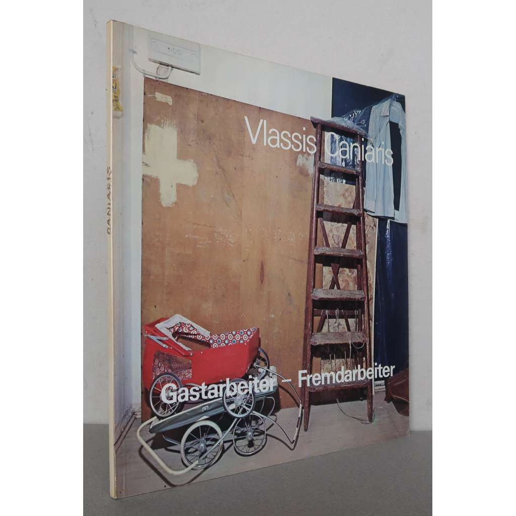 Vlassis Caniaris: Gastarbeiter – Fremdarbeiter  [řecké umění, modernismus, trojrozměrné objekty, asambláže, Generation of the Diaspora, katalog výstavy]