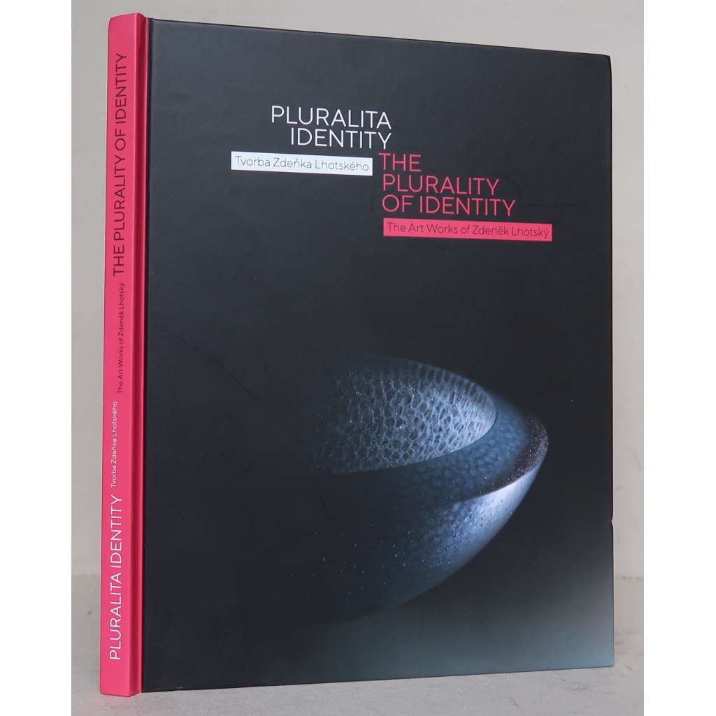 Pluralita identity. Tvorba Zdeňka Lhotského = The Plurality of Identity. The Art Works of Zdeněk Lhotský [soudobé české umění, sklo, sklářství, grafika, malby, objekty]