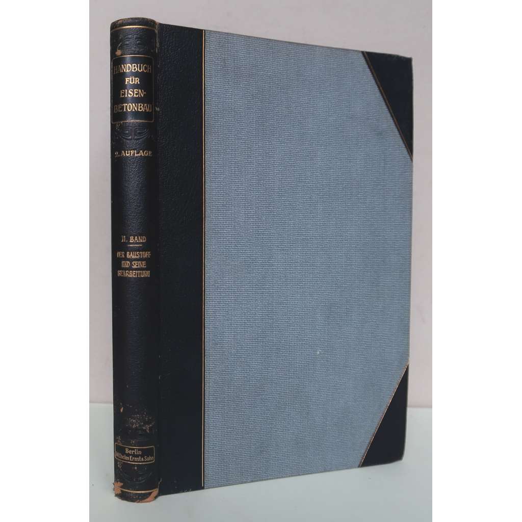 Der Baustoff und seine Bearbeitung [= Handbuch für Eisenbetonbau; 2. Band] [stavitelství, stavebnictví, železobetonové konstrukce, stavební materiál a postupy, vazba kůže - polokožená]