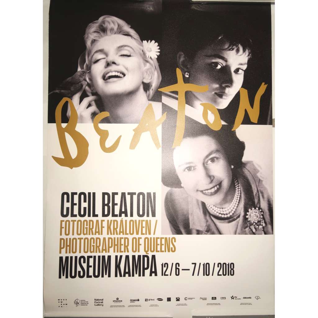 Cecil Beaton: Fotograf královen = Photographer of Queens. Museum Kampa 12/6-7/10/2018 (plakát k výstavě, umělecká fotografie, portréty / exhibition poster)