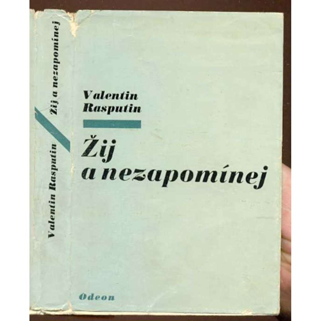 Žij a nezapomínej [věnování autora na patitulu]